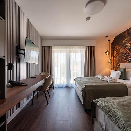 Rokusfalvy Borhotel Es Fogado Etyek Buitenkant foto