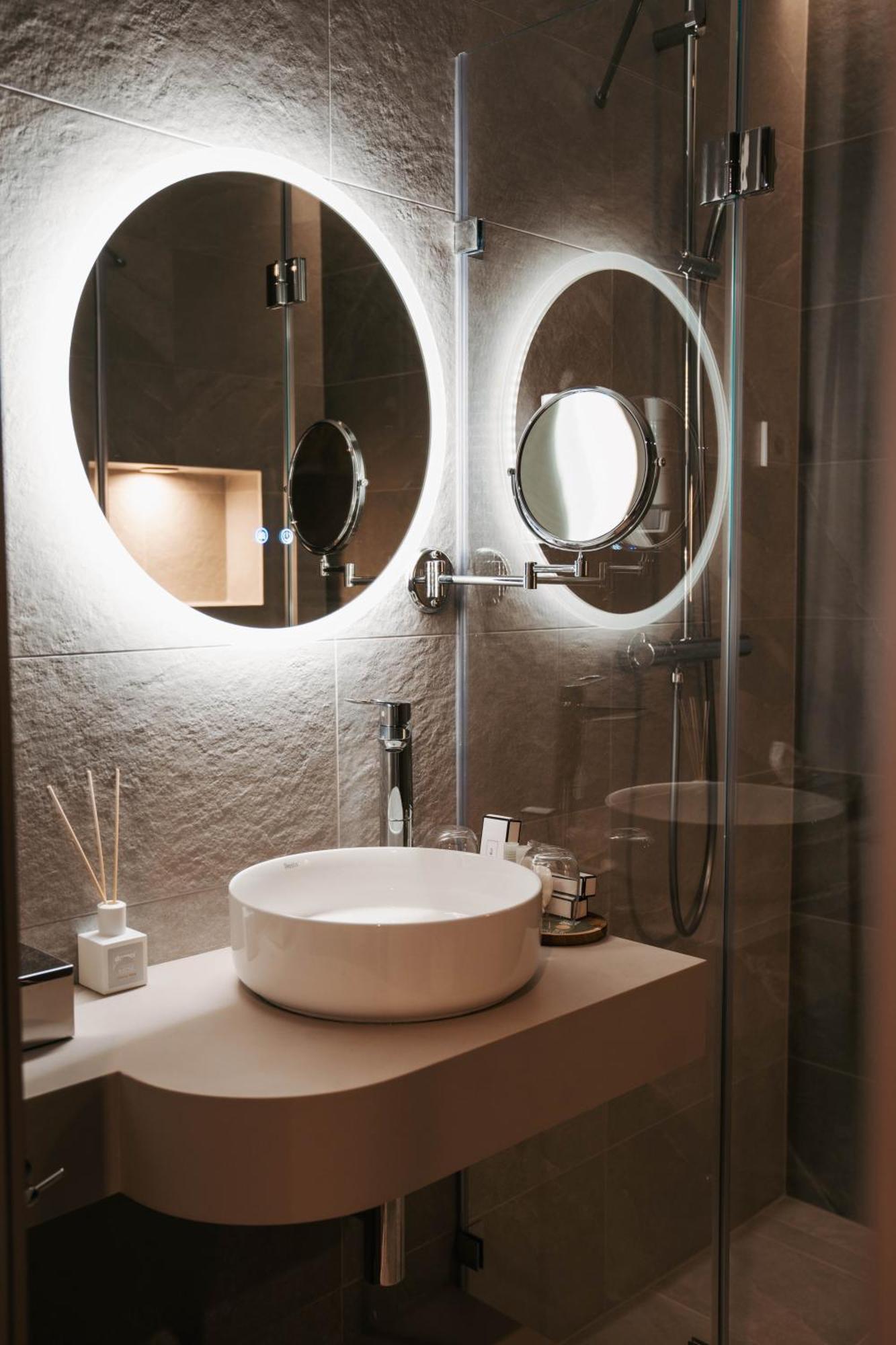 Rokusfalvy Borhotel Es Fogado Etyek Buitenkant foto